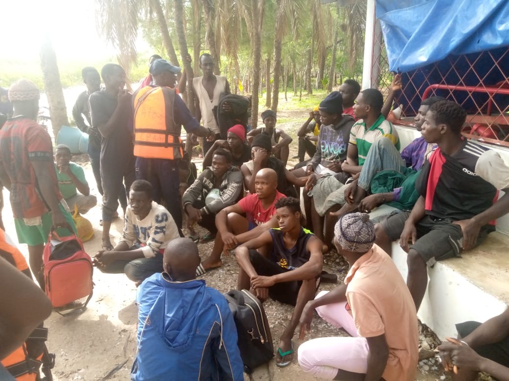 Kafountine : Le chavirement d’une pirogue de migrants fait un mort et 80 rescapés, le reste du groupe est porté disparu.