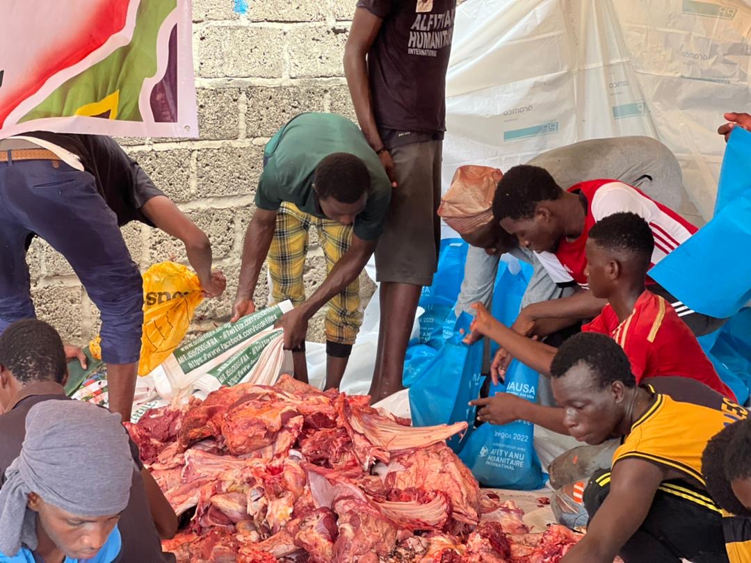 Tabaski 2022 : Le porte-parole de Médina Baye, Cheikh Mahi Aliou Cissé a distribué 450 moutons, 250 chèvres et 310 bœufs.