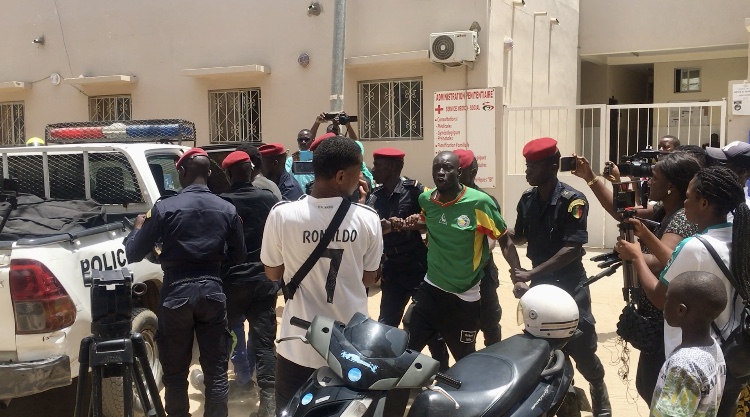 Évasion de Pape Mamadou Seck : Abdou Karim Guèye et son camarade arrêtés à la devanture du centre médico-social près du camp pénal.