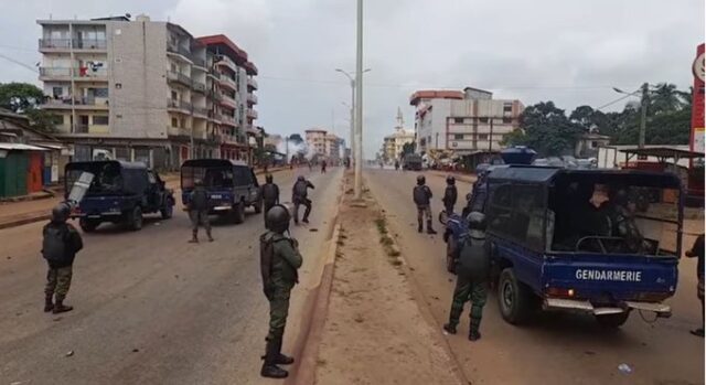 Guinée: un collectif suspend ses manifestations contre la junte qui réquisitionne l'armée