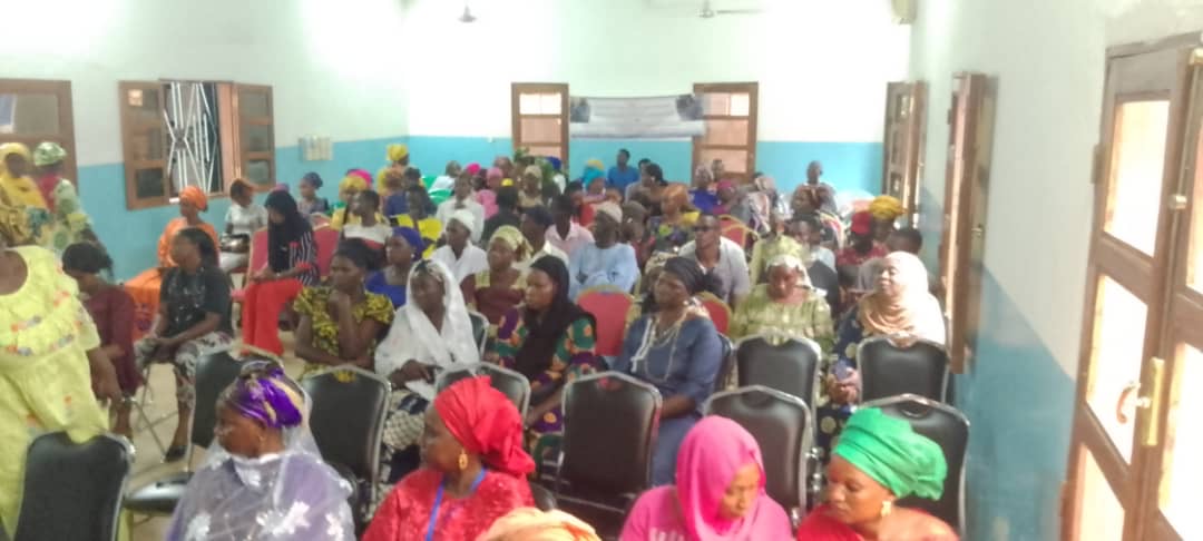VÉLINGARA : une quarantaine de femmes formée dans la fabrication du savon et de l'eau de javel à Kounkané.