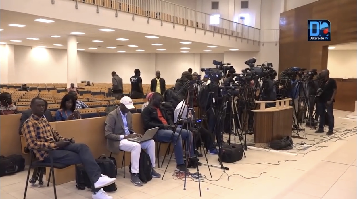 Incitation à la débauche : les artistes Jeeba et Amdy Mignon visés par une plainte d’organisations de défense des valeurs morales et religieuses.