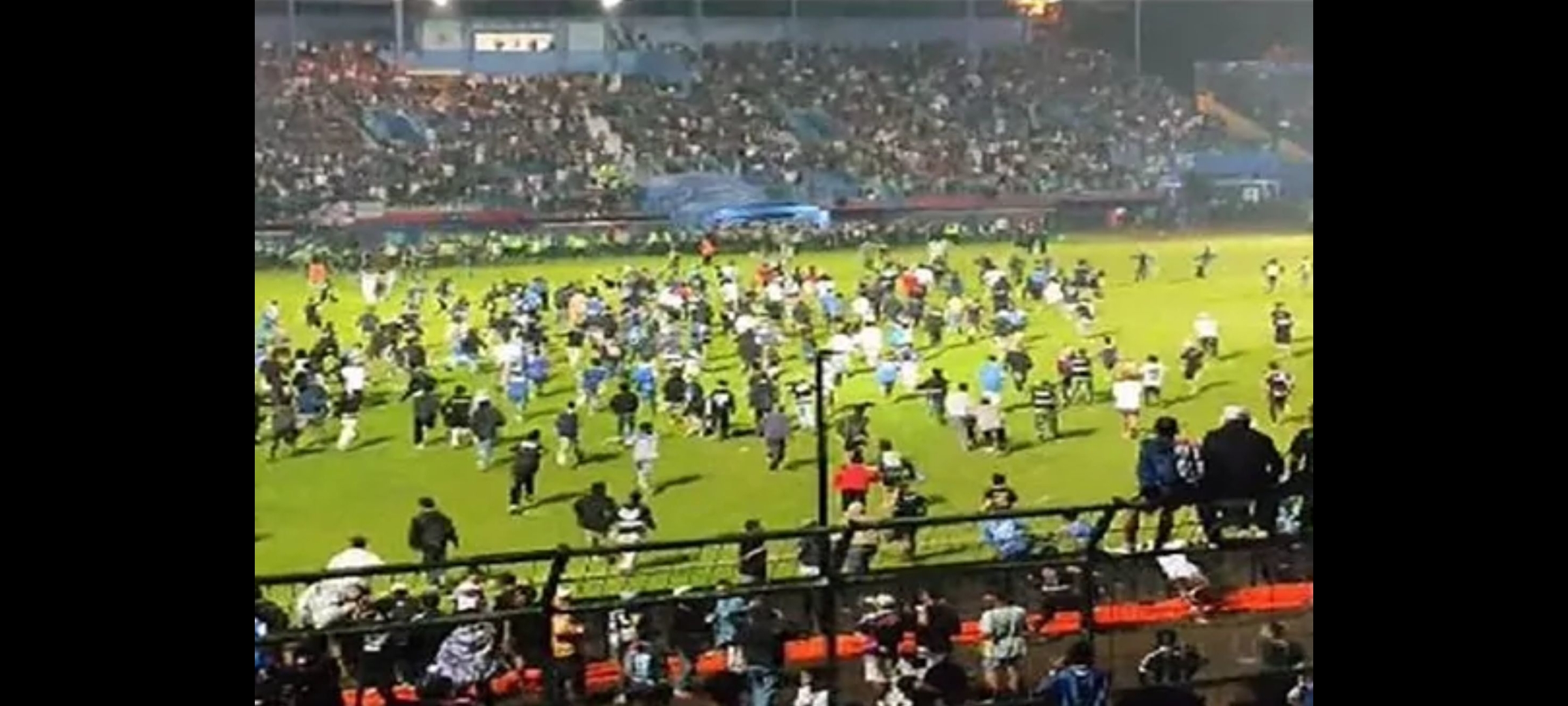 Indonésie: au moins 127 morts lors de violences pendant un match de foot (police)