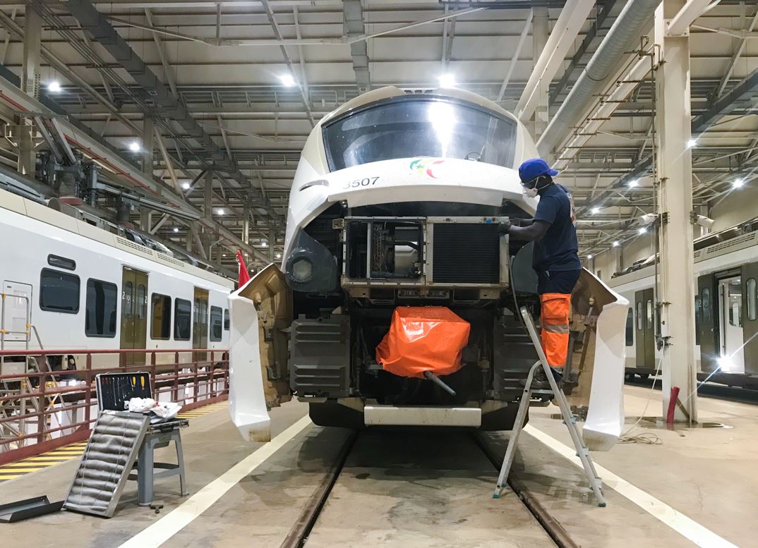 MAINTENACE DU MATERIEL ROULANT DU TER: Au cœur des rames.