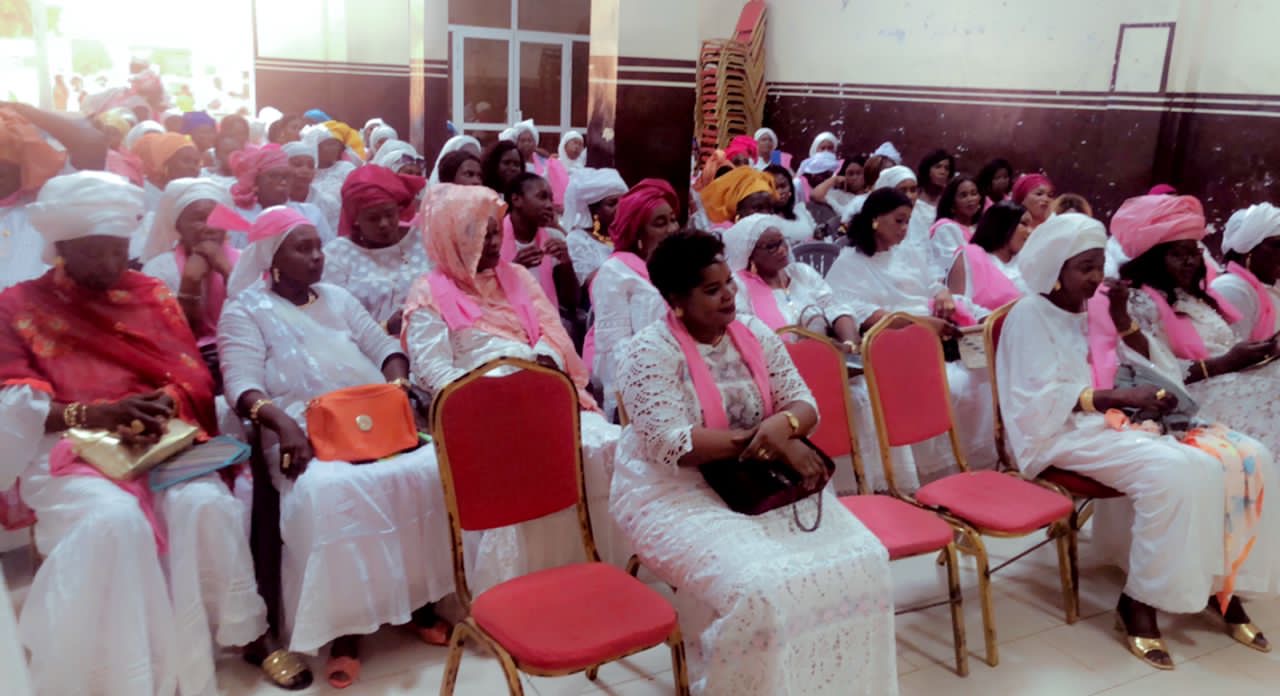 An 1 de la « Plateforme des braves Dames » / Mme Fatou Diouf Ndiaye rend hommage aux femmes malades du cancer et octroie financements et emplois à…