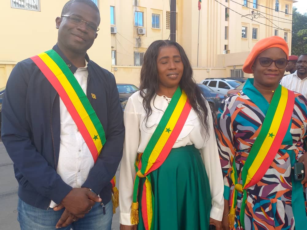 [PHOTO] Convocation des députés Massata Samb et Mamadou Niang : les députés de l'opposition assiègent la DIC pour soutenir leurs collègues
