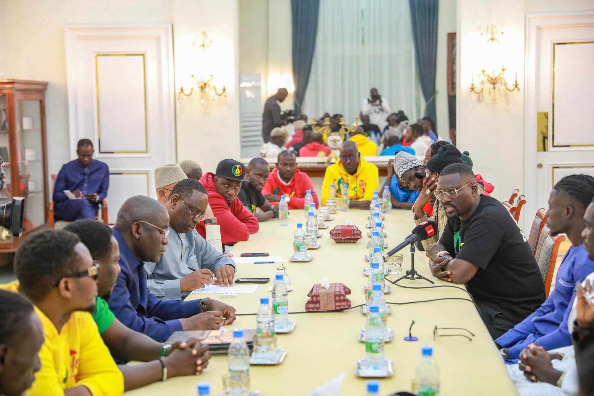 [PHOTO] Culture : Le chef de l’État a reçu les acteurs majeurs du Hip Hop Galsen