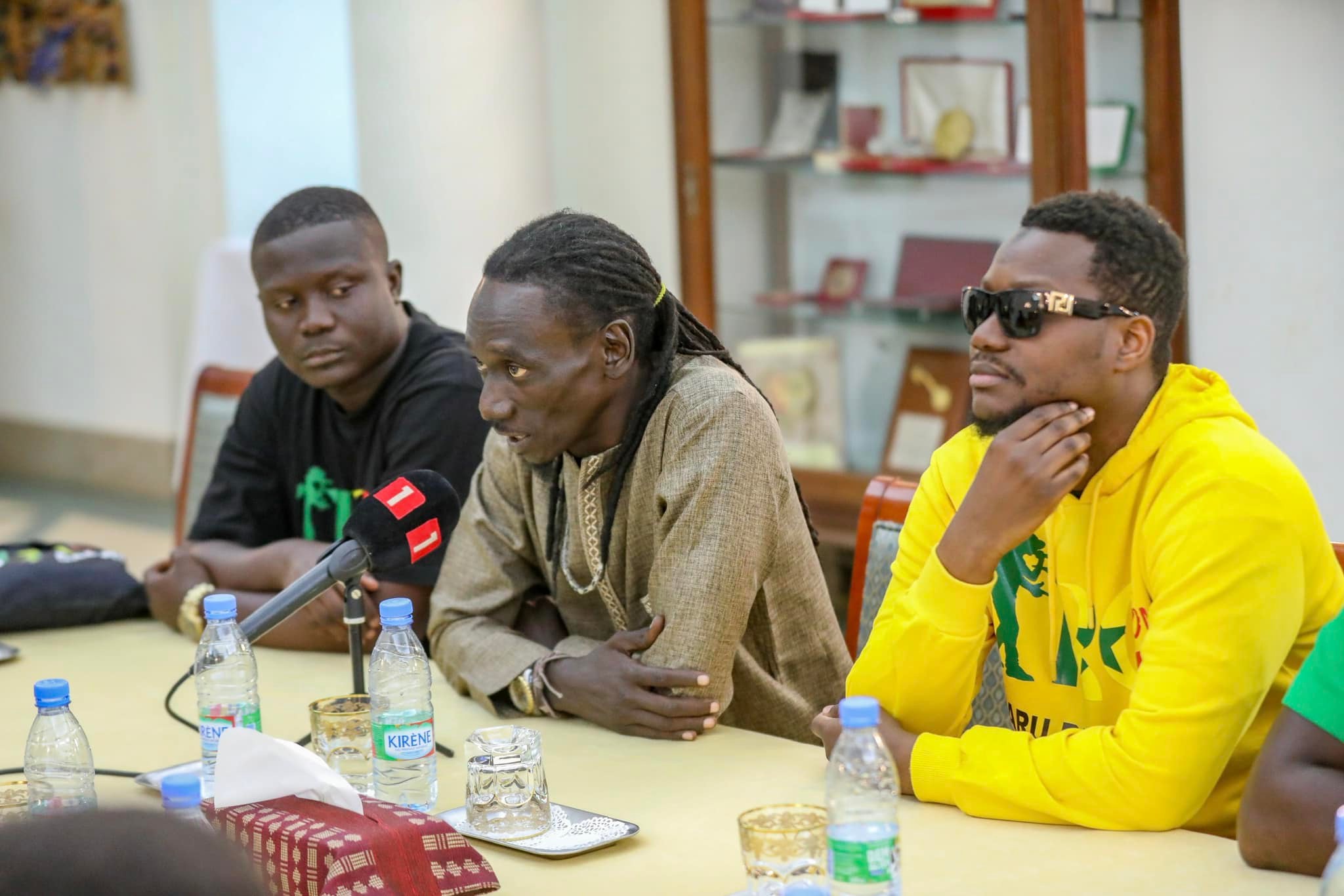 [PHOTO] Culture : Le chef de l’État a reçu les acteurs majeurs du Hip Hop Galsen