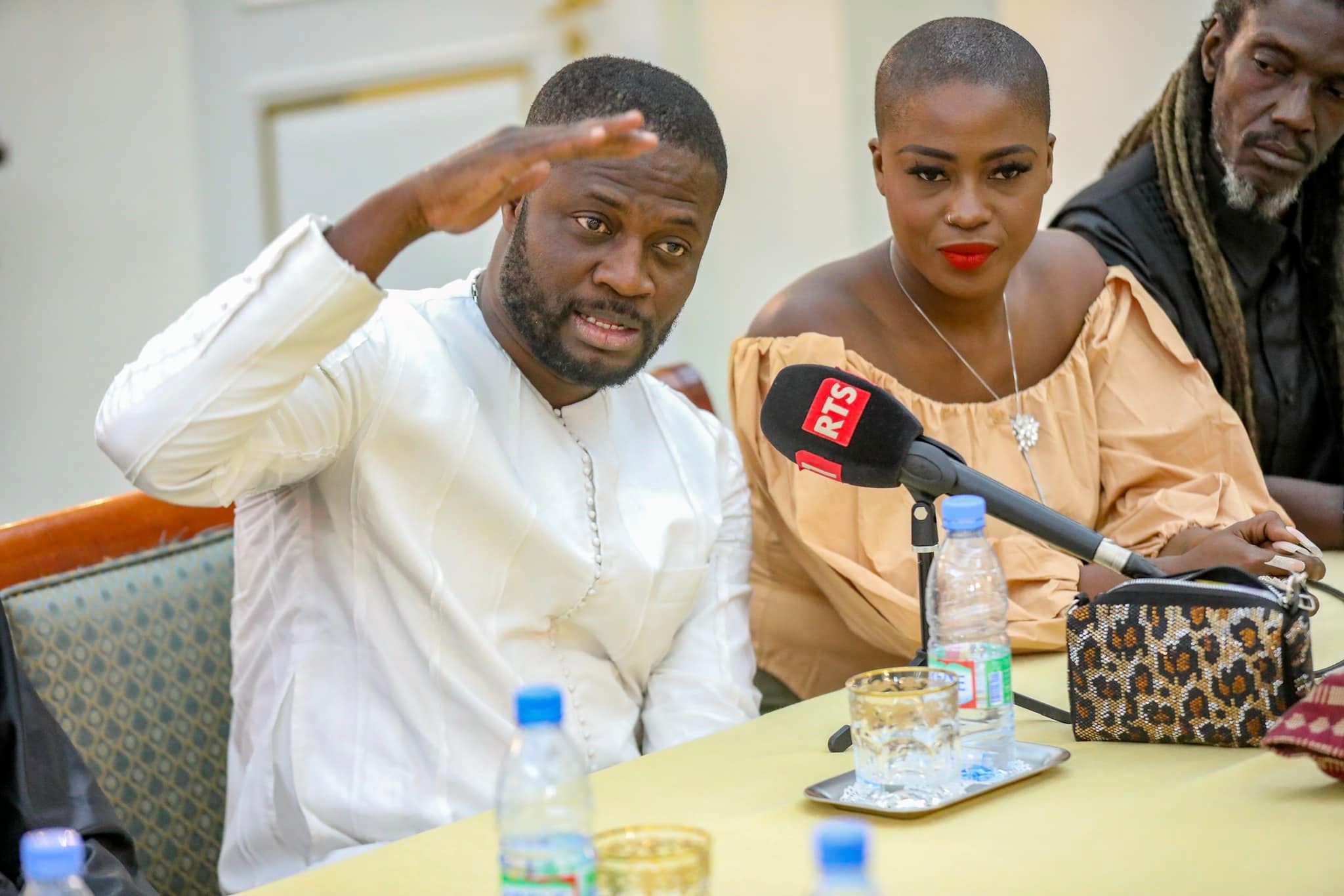 [PHOTO] Culture : Le chef de l’État a reçu les acteurs majeurs du Hip Hop Galsen