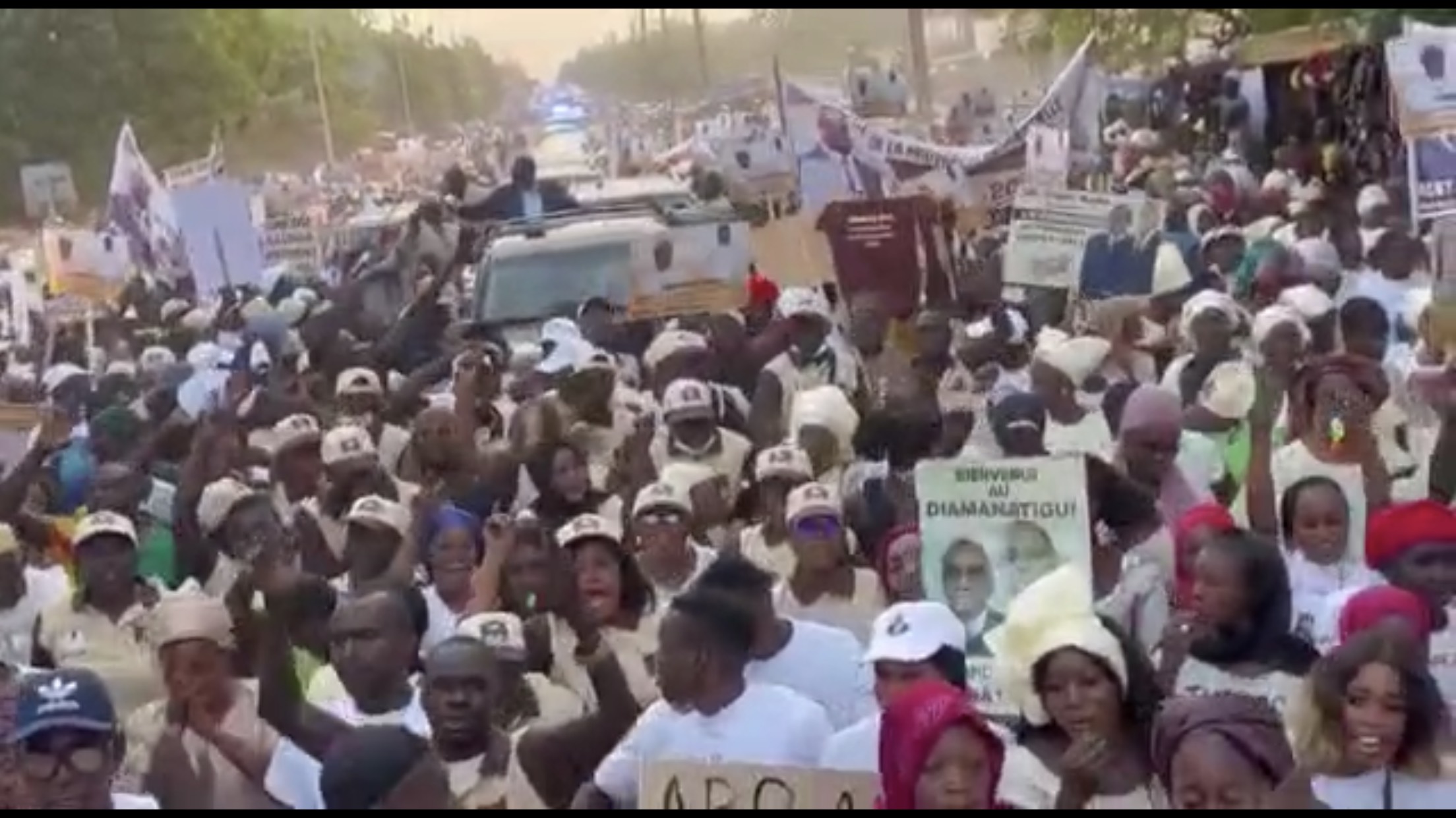 Macky SALL à Tamba: le chef de l’état accueilli par une foule immense (Images)