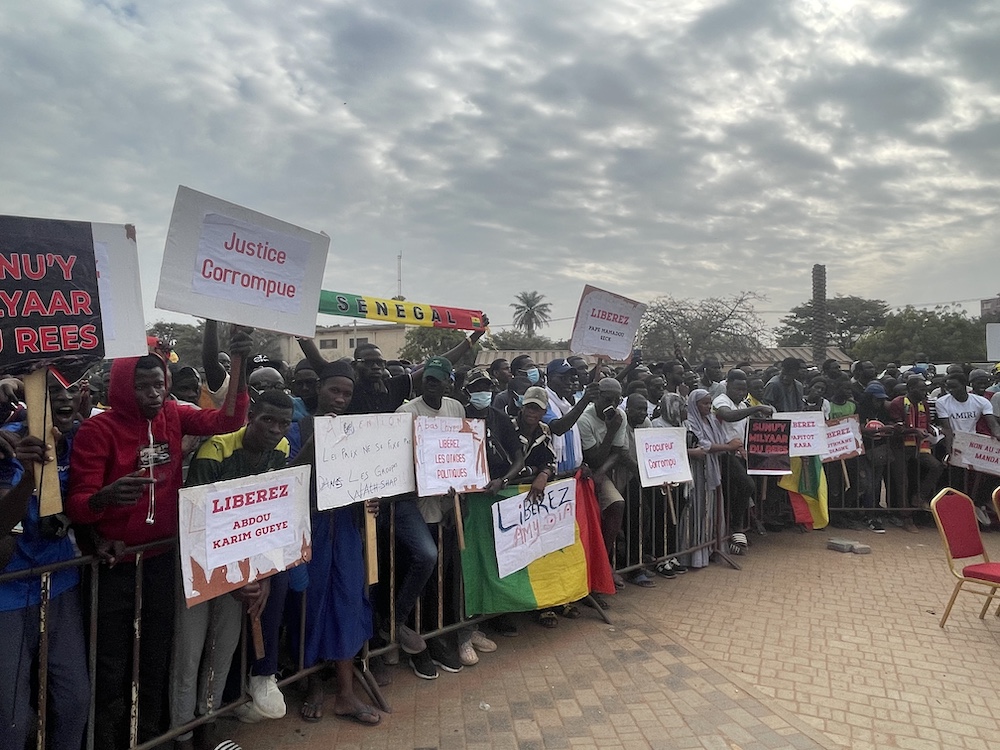 Place de la nation : « SUNUY MILLIAAR DU RÉES»,  Les premières images de la mobilisation de la société civile pour exiger la justice sur la gestion des fonds Covid-19