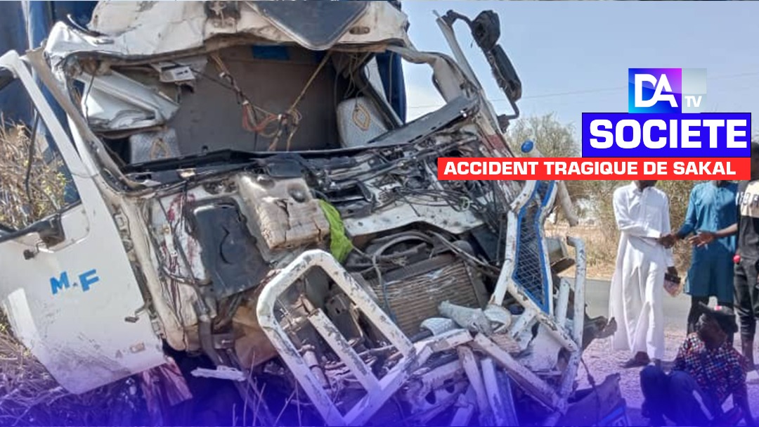 Accident mortel à Sakal: Les images de l’horrible choc entre un camion et un car « Ndiaga Ndiaye »