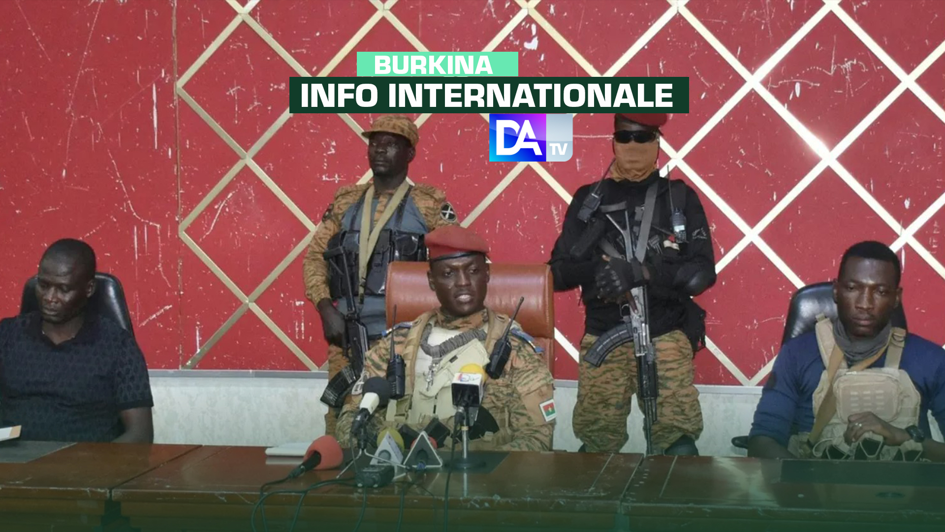 Burkina: les "terroristes" s'en prennent davantage aux civils, déplore le président