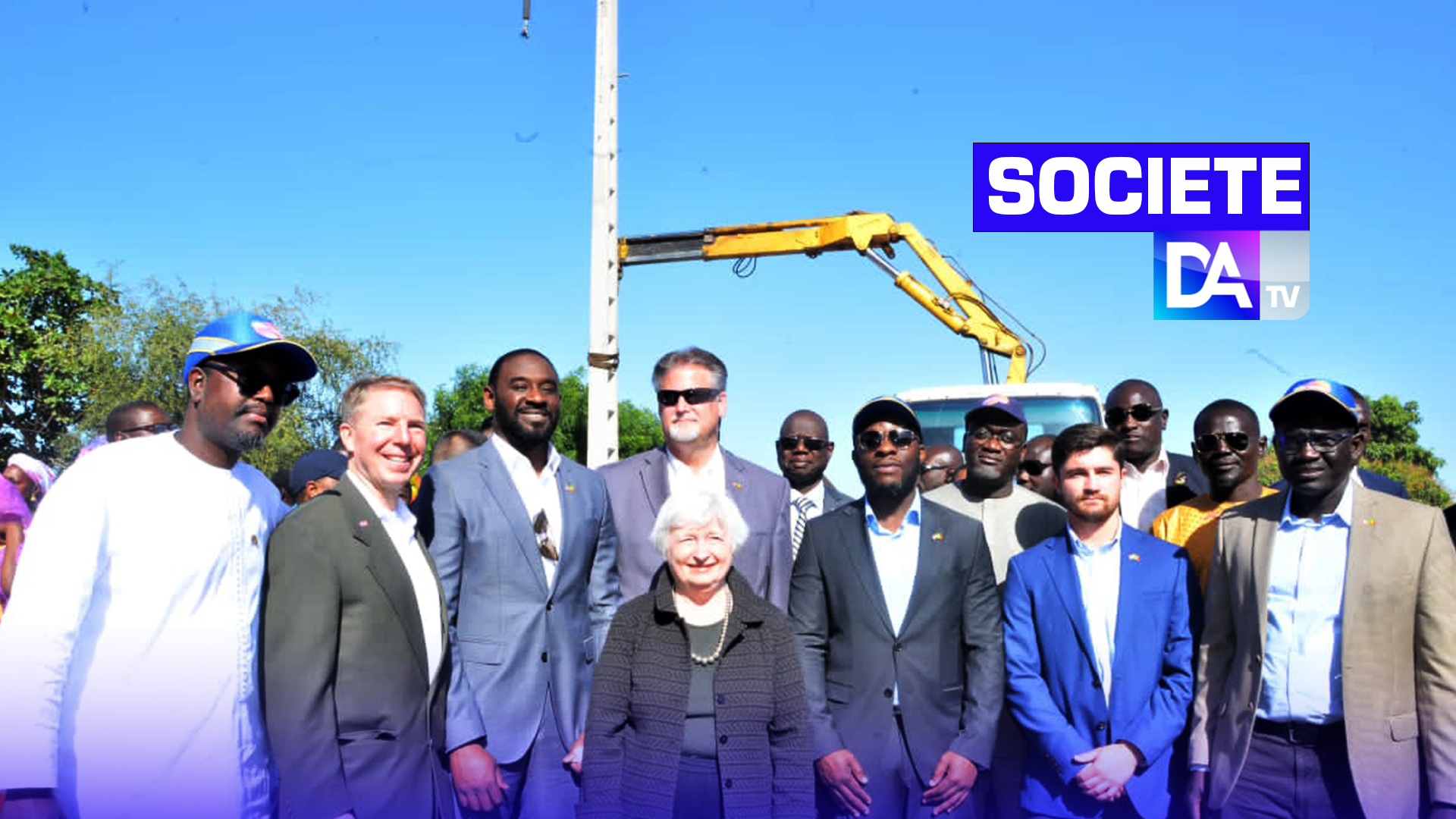 Travaux d'électrification à Keur Babacar Mbaye (Fandène) avec le Dg de la Senelec, Papa Mademba Bitèye et madame Janet L. Yellen, Secrétaire au Trésor des USA (Images)