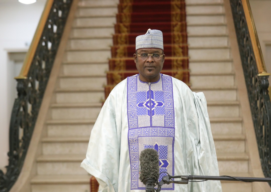 Palais : Le président Macky Sall reçoit le khalife de Médina Baye et son ministre en charge des grands travaux, Baye Ciss et prend en charge le financement de l'esplanade et...