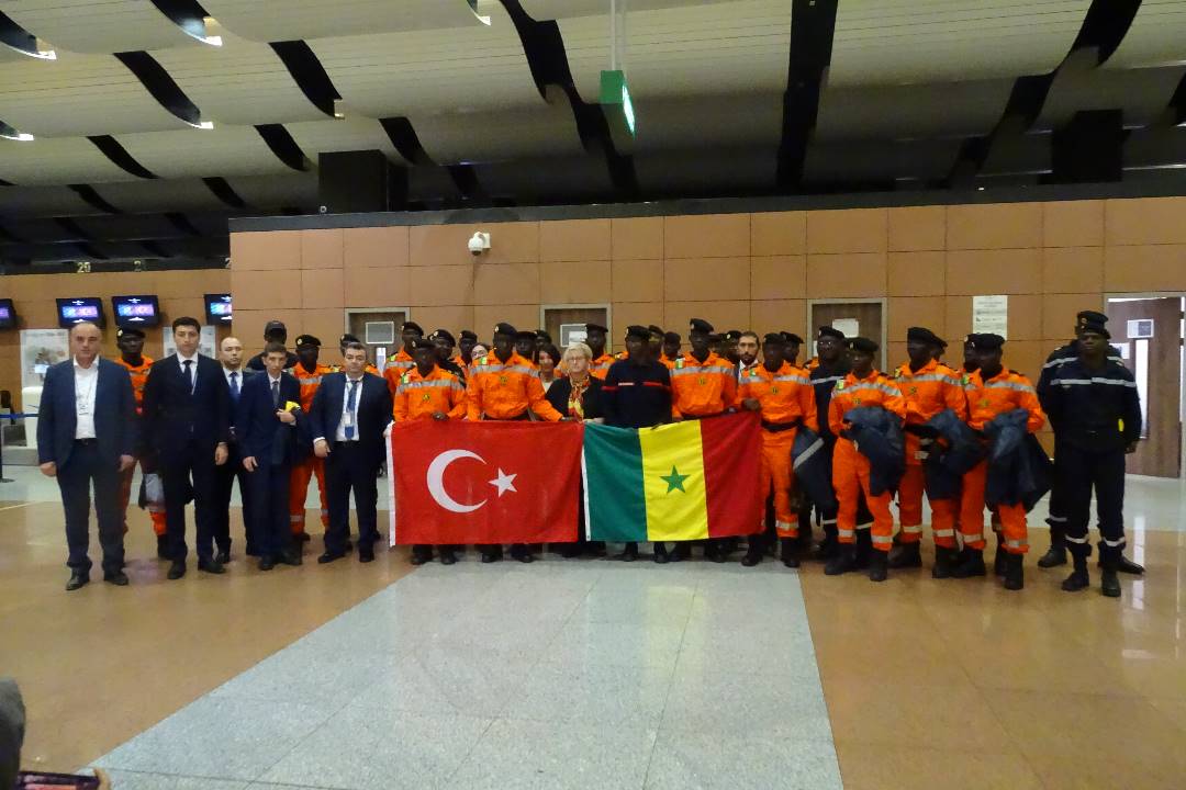 Séisme en Turquie et en Syrie: Le détachement des Sapeurs-pompiers sénégalais a quitté Dakar ce matin( images).