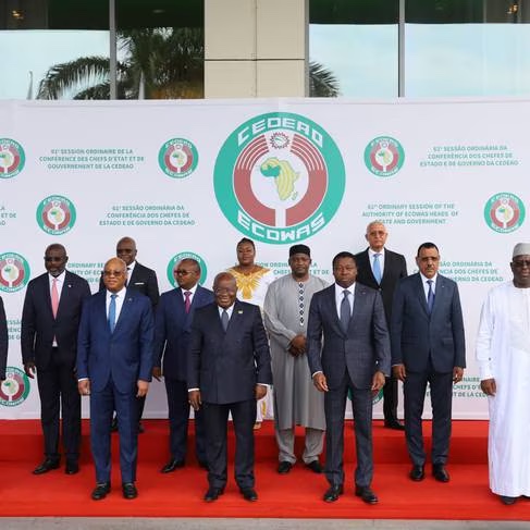 La Cédéao maintient les sanctions contre le Mali, le Burkina et la Guinée