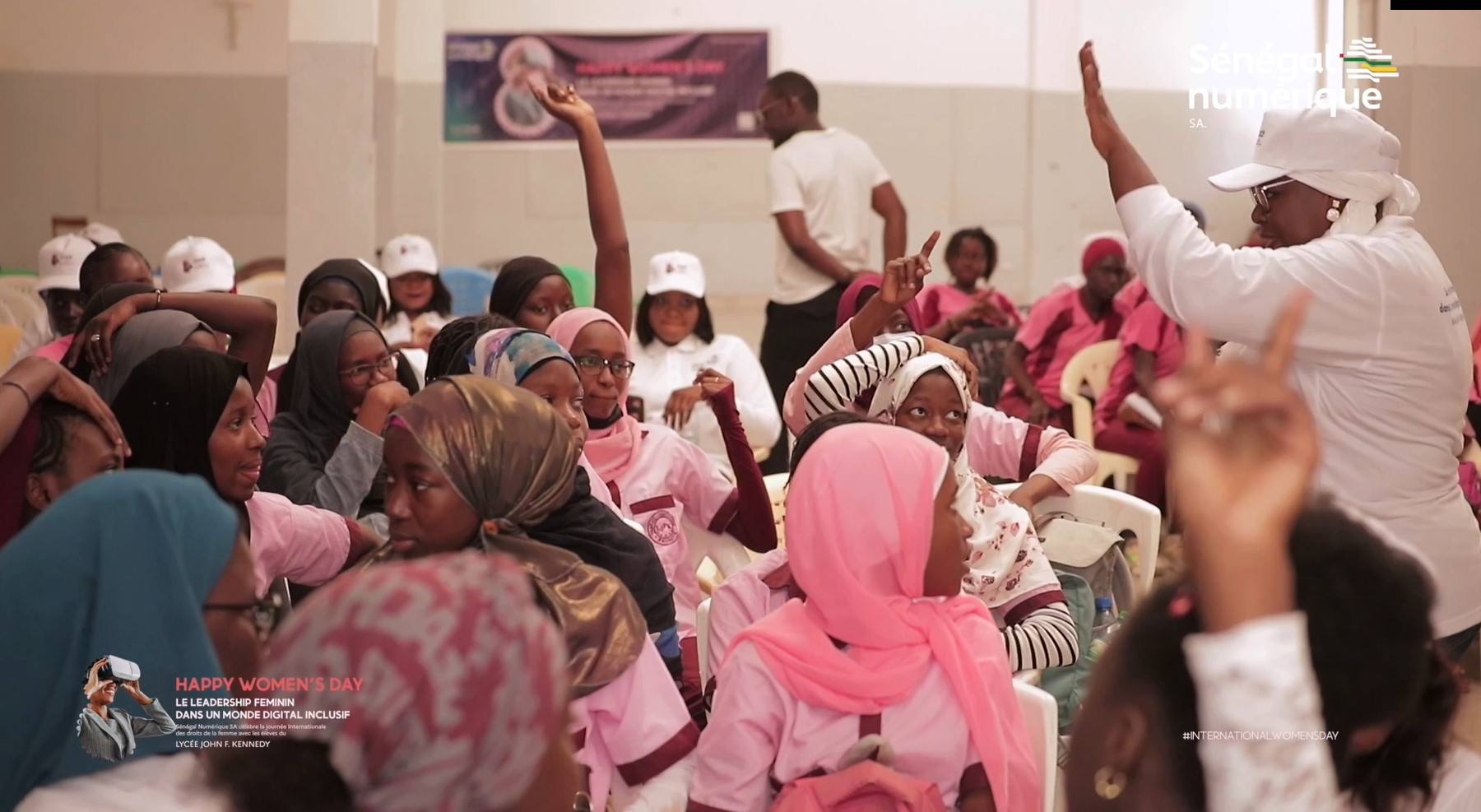 08 mars : Les femmes de Sénégal Numérique SA aux côtés des filles du Lycée Kennedy
