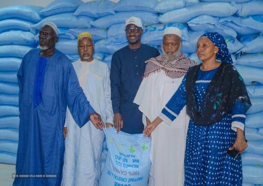 Kédougou/Ramadan 2023 : le maire Ousmane Sylla distribue 25 tonnes de sucre pour assister les populations de la région.