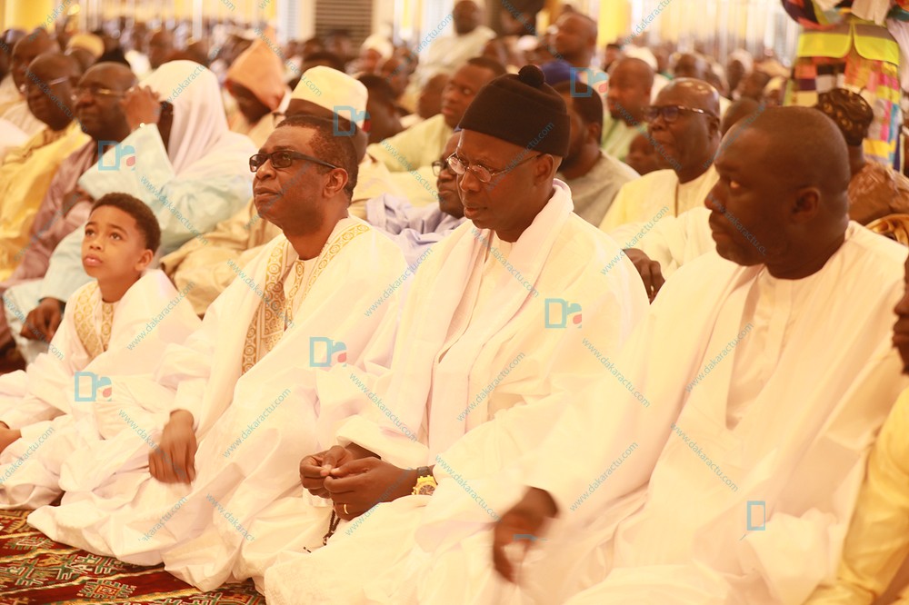 Korité 2023 : Les clichés des meilleurs moments de la prière à Massalikoul Djinane avec Youssou Ndour et Cie … (Photos)