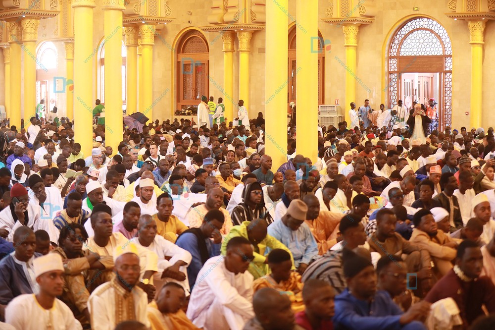 Korité 2023 : Les clichés des meilleurs moments de la prière à Massalikoul Djinane avec Youssou Ndour et Cie … (Photos)