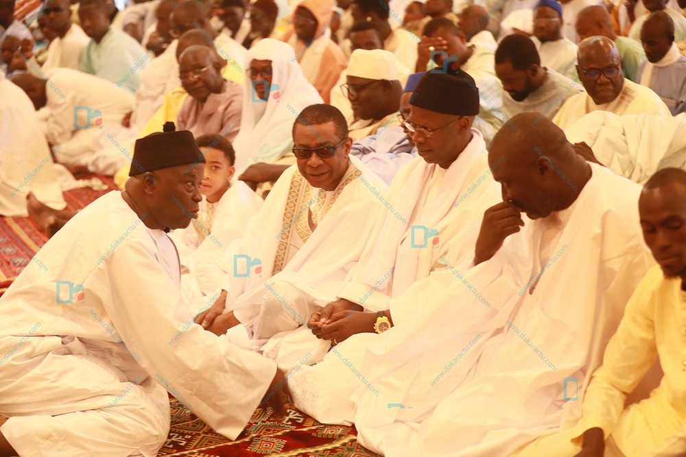 Korité 2023 : Les clichés des meilleurs moments de la prière à Massalikoul Djinane avec Youssou Ndour et Cie … (Photos)