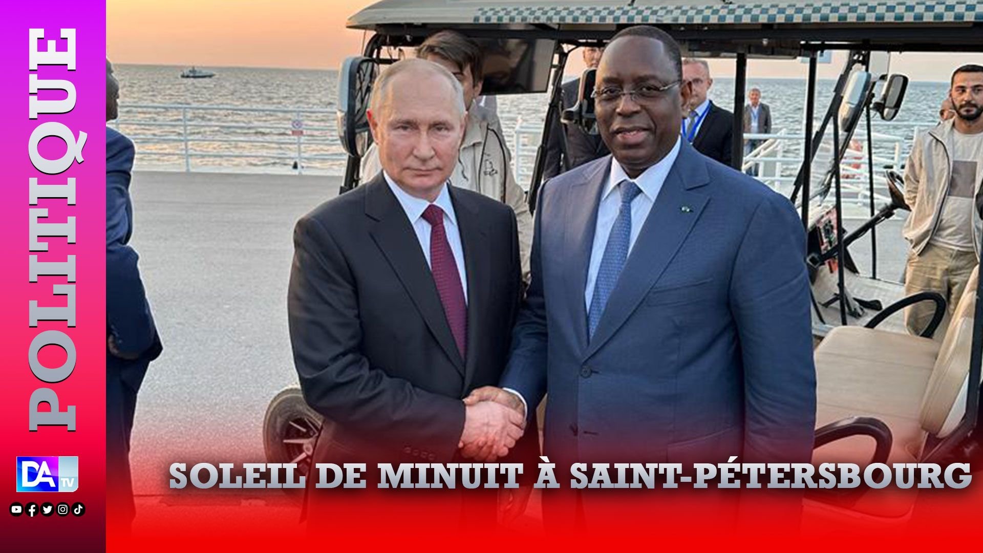Soleil de Minuit à Saint-Pétersbourg : Le président Macky Sall découvre les charmes de cette ville (en légende une poignée de main avec le président Poutine).