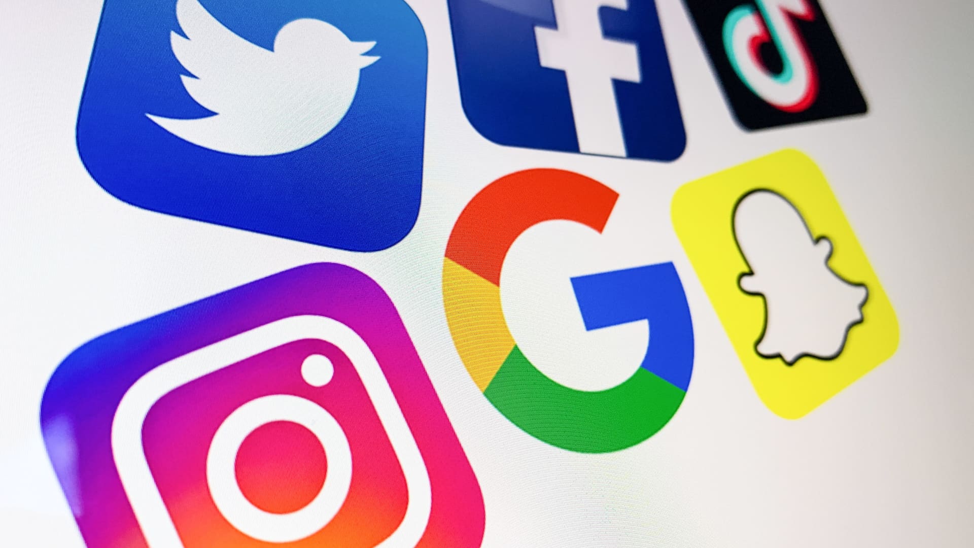 France/ Rencontre entre les plateformes( Twitter, Snapchat, Tiktok etc) et le gouvernement: Va-t-on vers des mesures restrictives des réseaux sociaux à l'instar du Sénégal ?