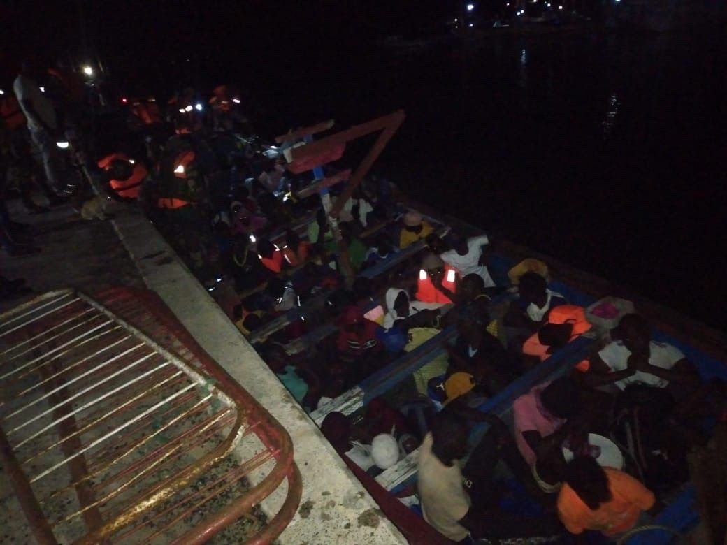 Immigration irrégulière : la marine nationale intercepte une pirogue avec ses 71 passagers.