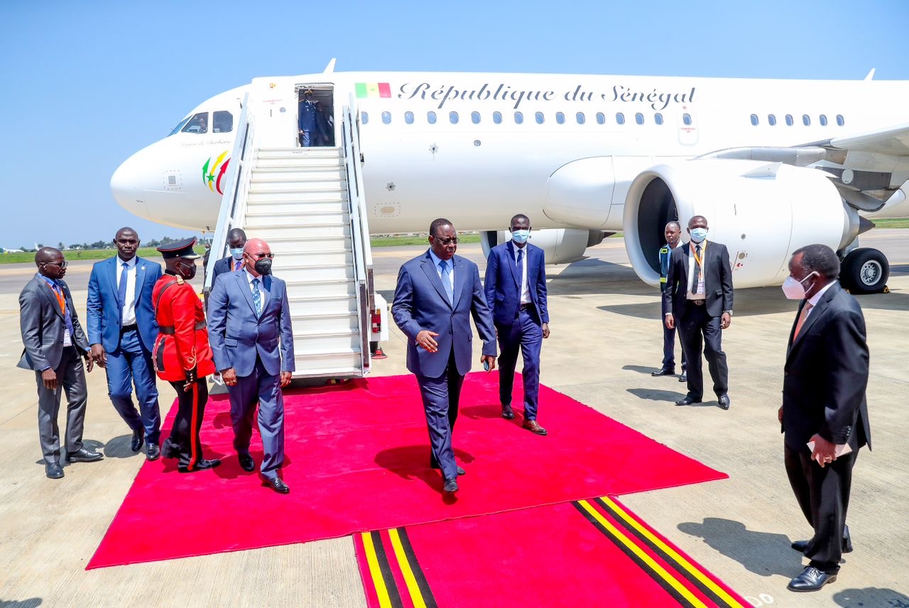 Visite officielle en Ouganda : Le président Macky Sall et son homologue Ougandais réaffirment "leur ferme engagement à renforcer davantage les bonnes relations entre les deux pays."