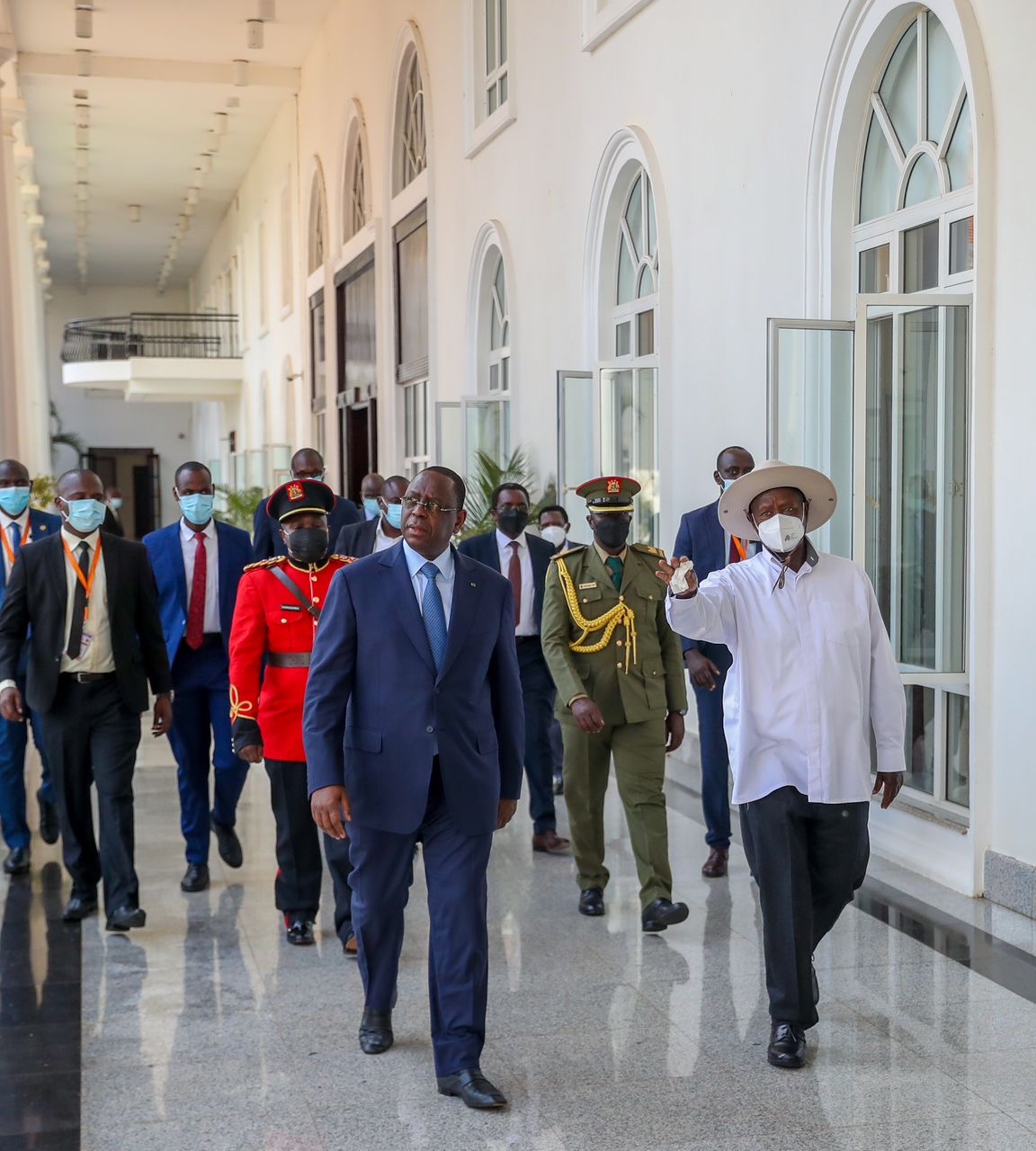 Visite officielle en Ouganda : Le président Macky Sall et son homologue Ougandais réaffirment "leur ferme engagement à renforcer davantage les bonnes relations entre les deux pays."