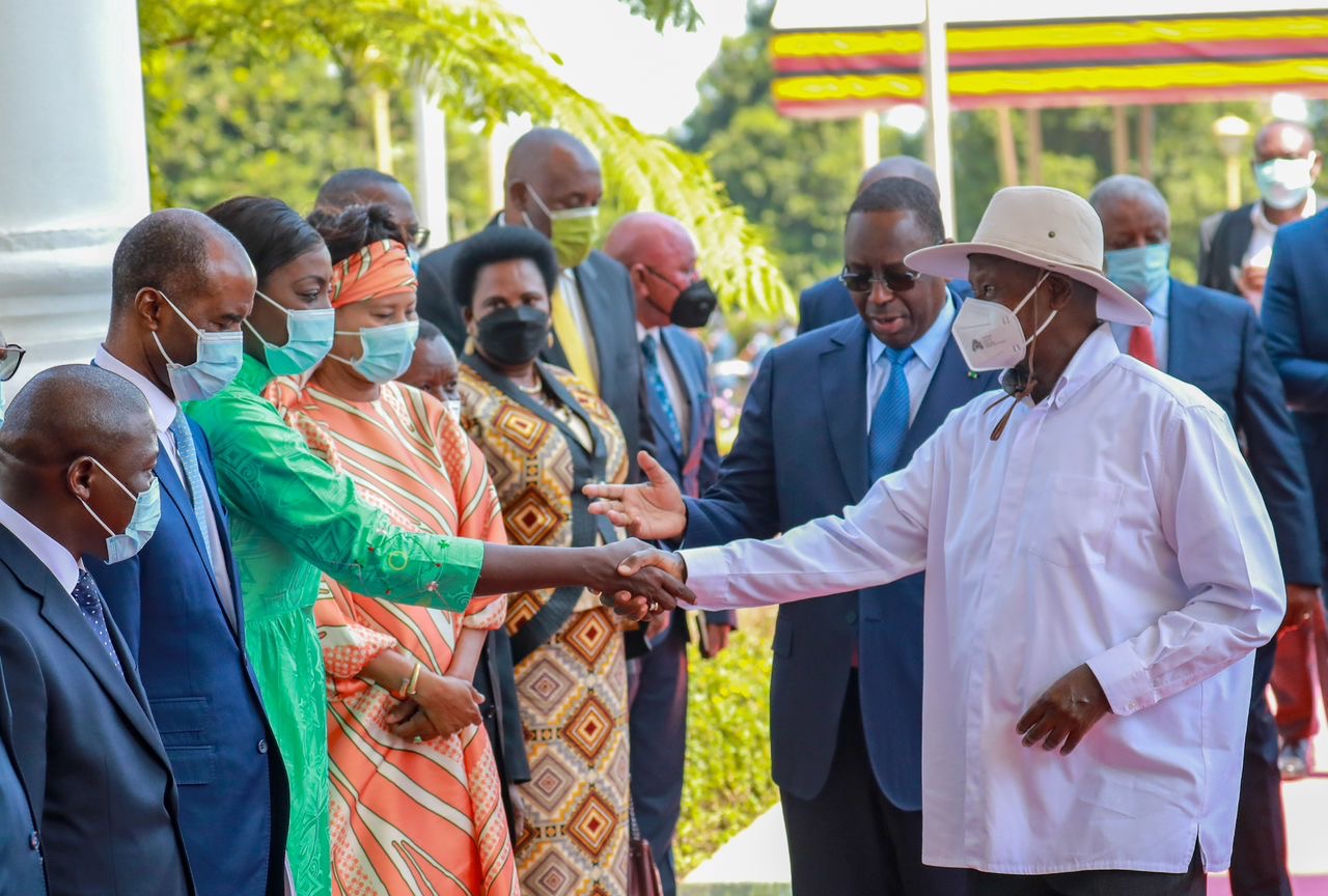 Visite officielle en Ouganda : Le président Macky Sall et son homologue Ougandais réaffirment "leur ferme engagement à renforcer davantage les bonnes relations entre les deux pays."