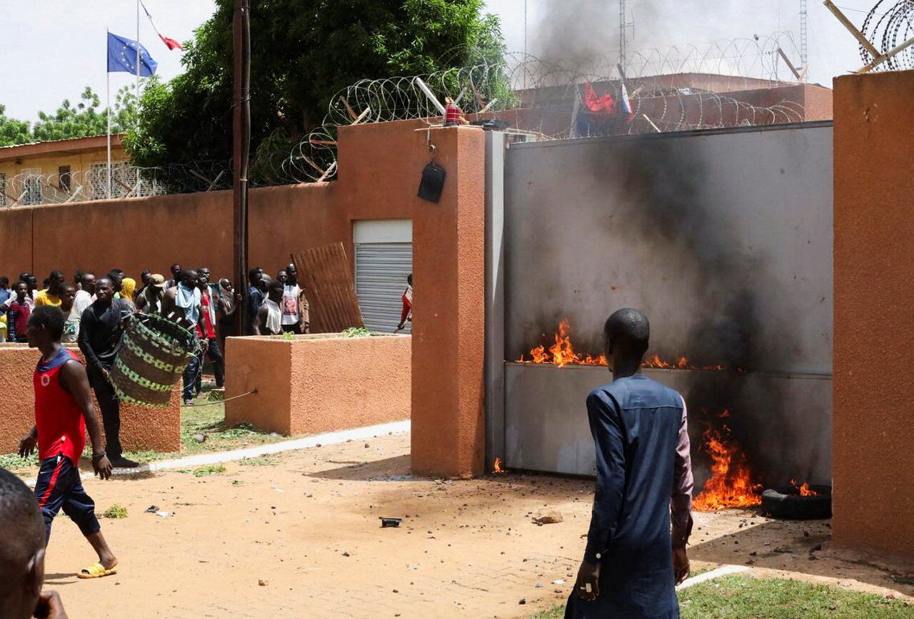Les putschistes retirent les ambassadeurs du Niger de quatre pays