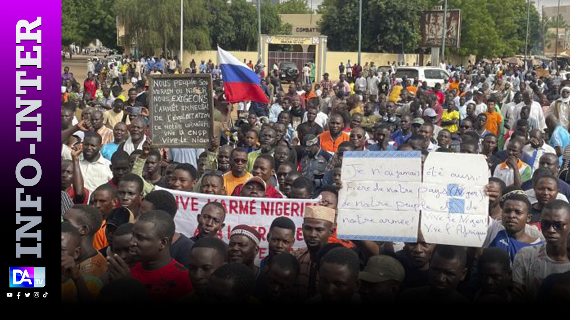 Niger: des milliers de partisans des militaires ayant pris le pouvoir rassemblés dans un stade de Niamey