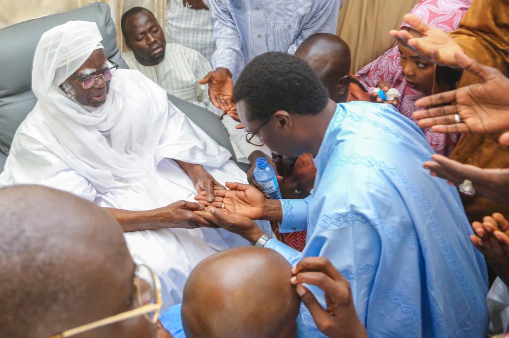 Visite à Touba : Le Khalife général des mourides a prié pour Mamadou Kassé de la SICAP SA
