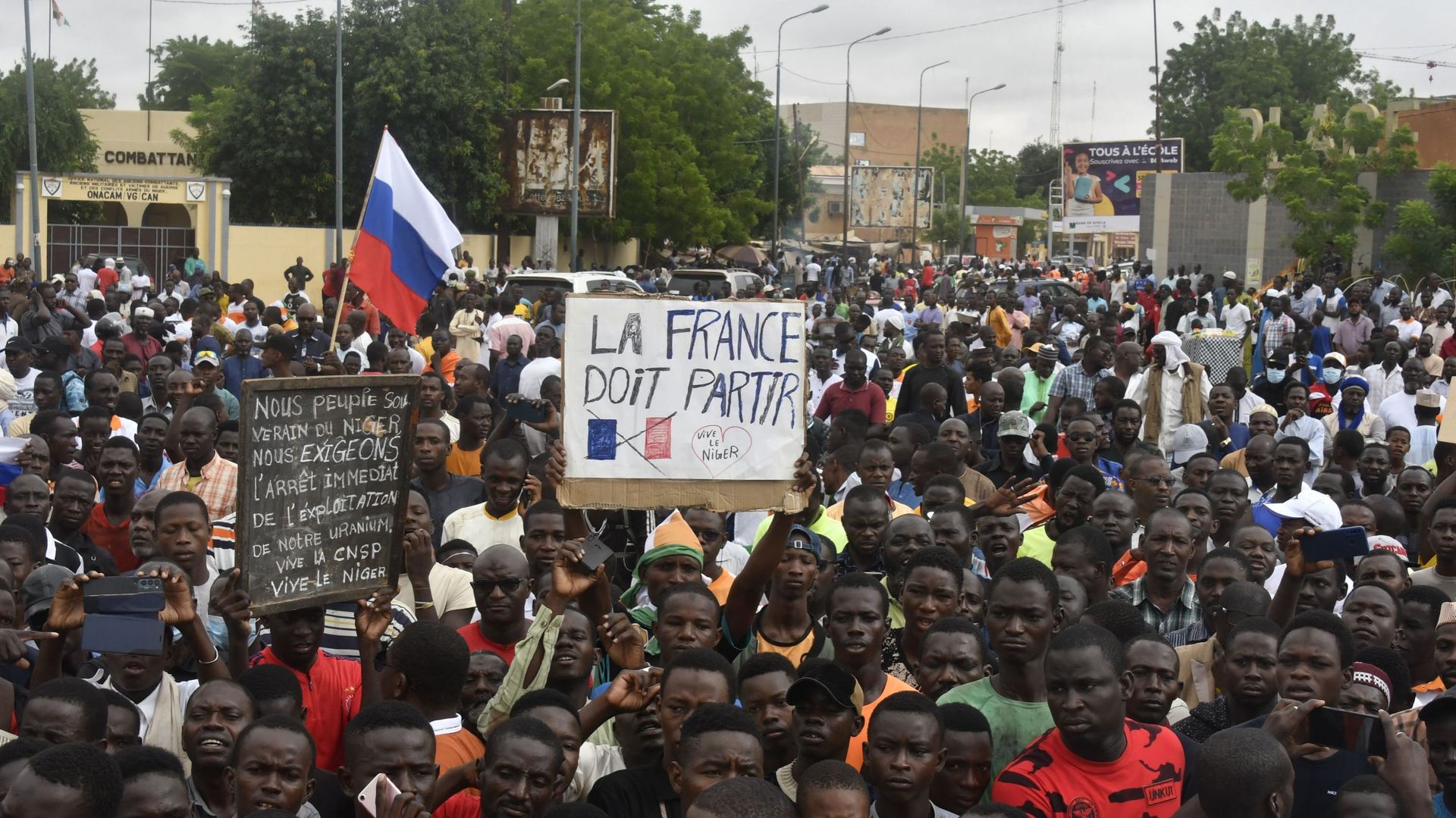 Niger: des milliers de manifestants demandent le départ des soldats français