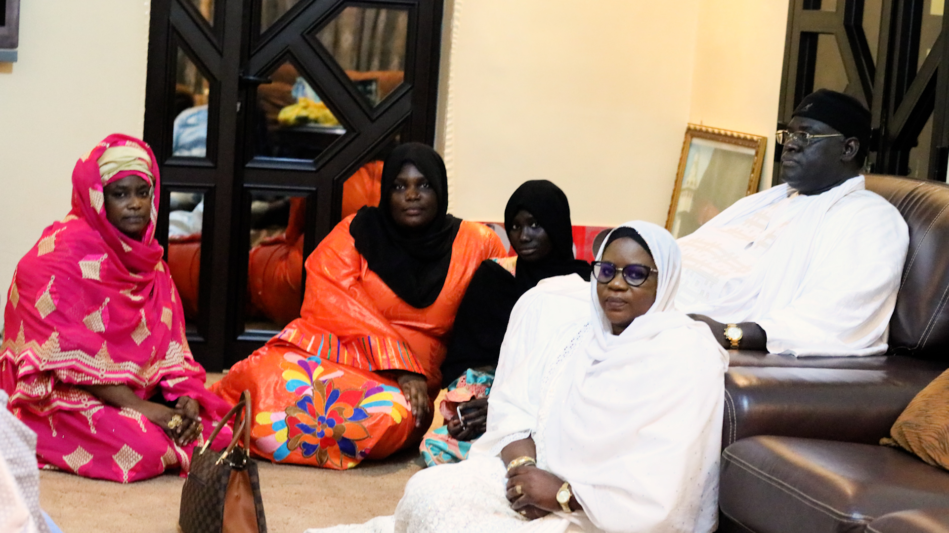 [ IMAGES ]  Ziar : Cheikh Bassirou Mbacké Khadim Awa Bâ en toute complicité avec sa famille proche
