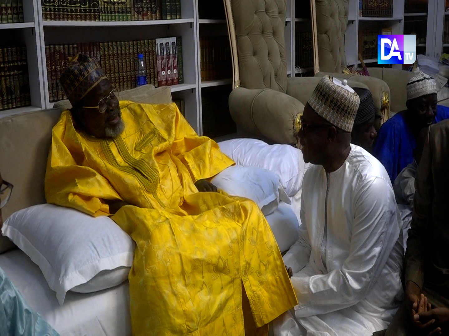 Présidentielle 2024: Le candidat, Amadou Seck, reçu par le khalife de Médina Baye et les autres familles religieuses ( images)