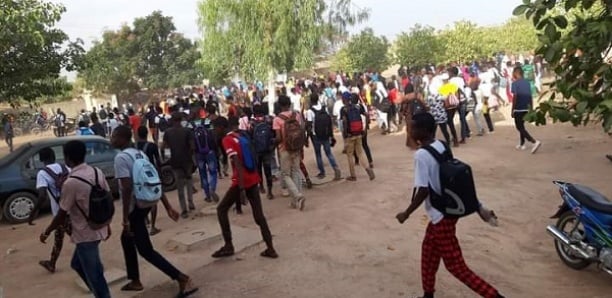 KOLDA : Les élèves du lycée de Bouna Kane en grève pour réclamer des professeurs…