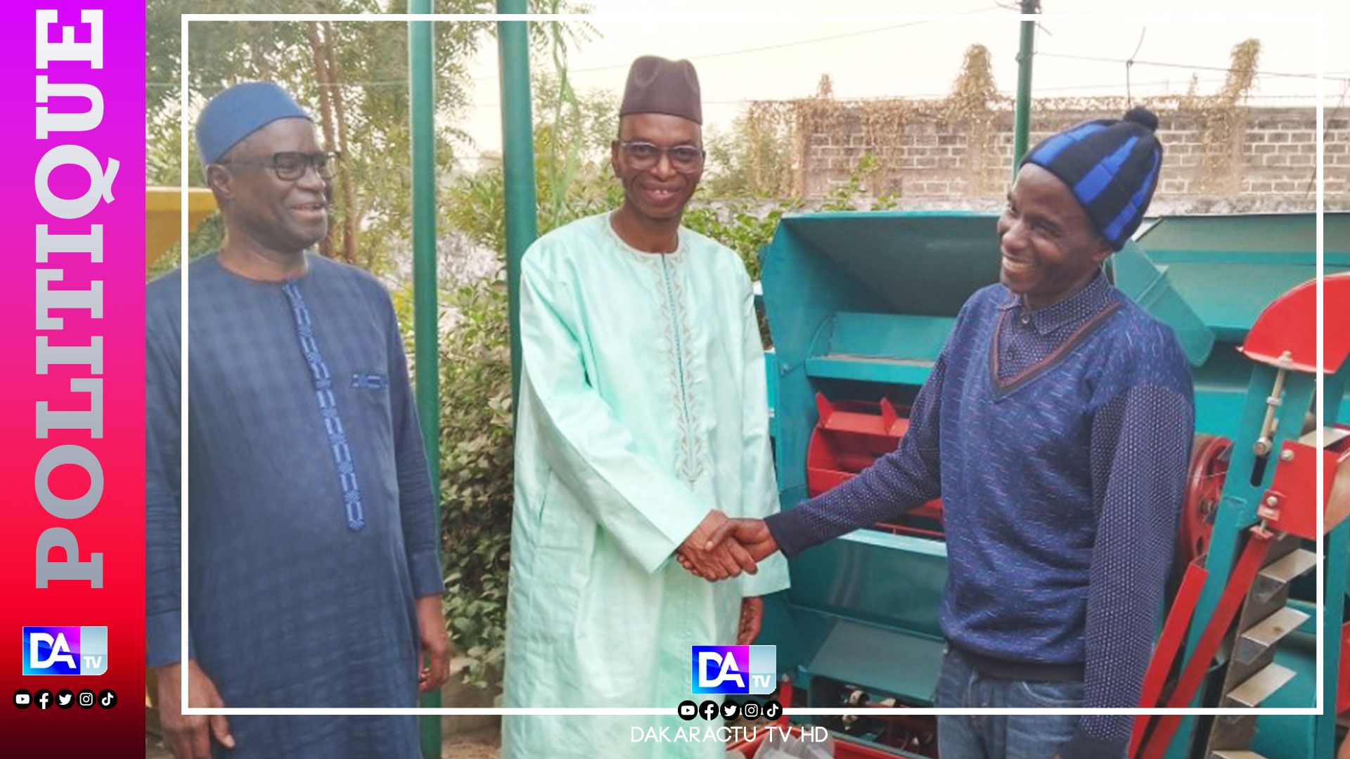 KOLDA : Moussa Baldé (président conseil départemental/MESRI) remet 20 batteuses d'arachide aux producteurs…