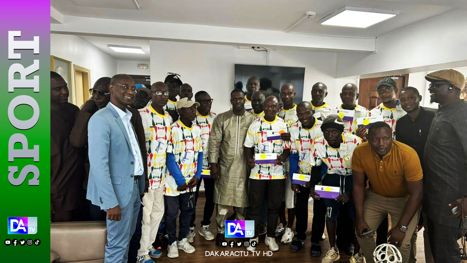 KOLDA : Abdourahmane Baldé (DG/LONASE) envoie d'anciennes gloires du football local supporter les Lions en Côte d'Ivoire...