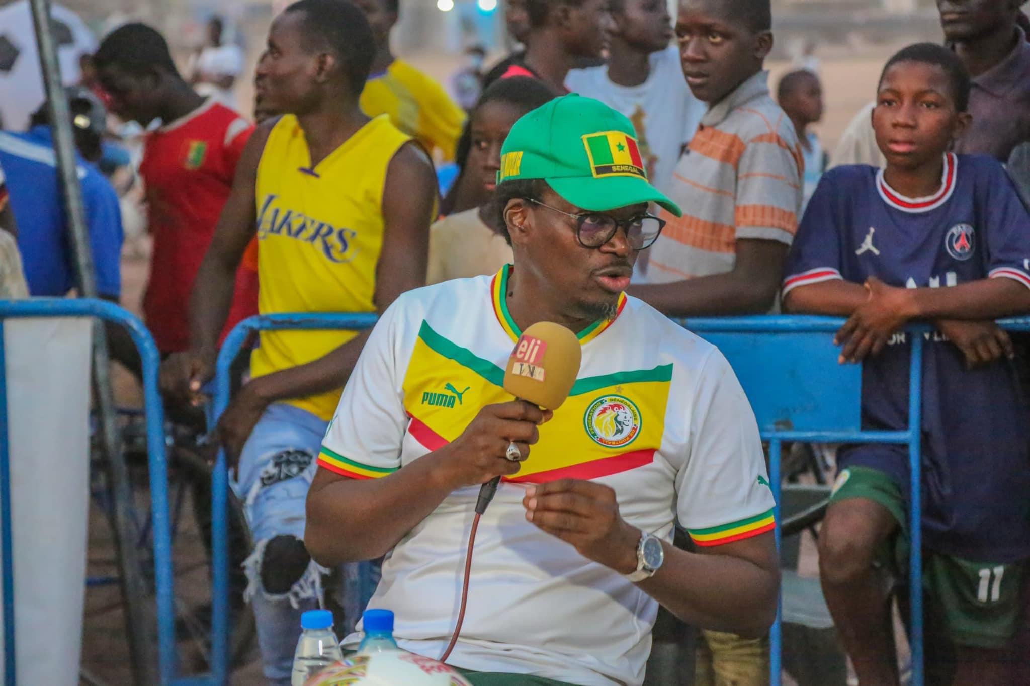 Fanzone à Tamba : Mamadou Kassé en communion avec la jeunesse, éclate de joie après la qualification des Lions en 8e !