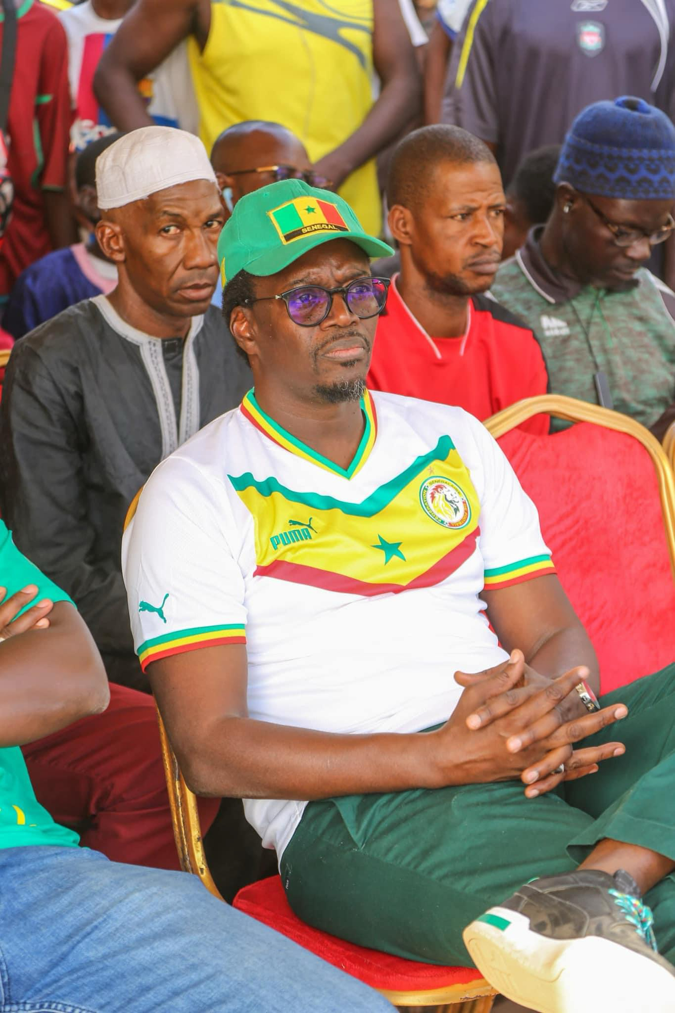 Fanzone à Tamba : Mamadou Kassé en communion avec la jeunesse, éclate de joie après la qualification des Lions en 8e !