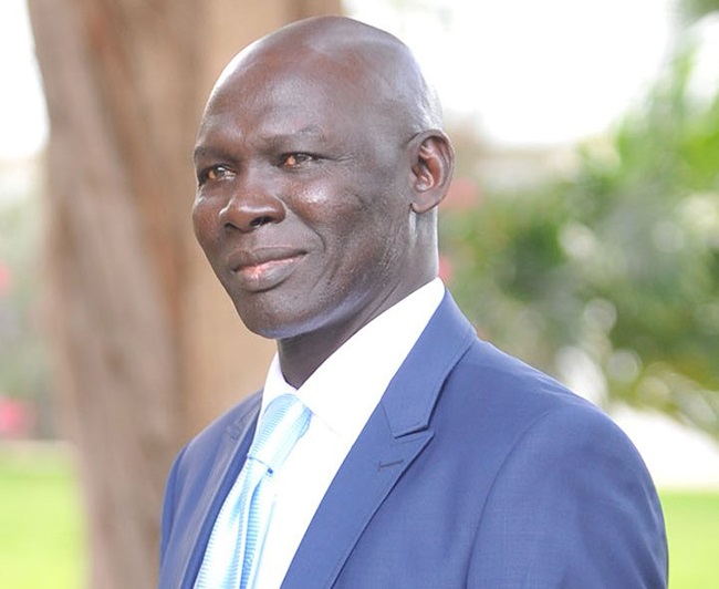 Babacar Guèye, professeur de Droit à l’UCAD : « Son mandat se termine le 2 avril. Le 2 avril, il n’est plus président! »