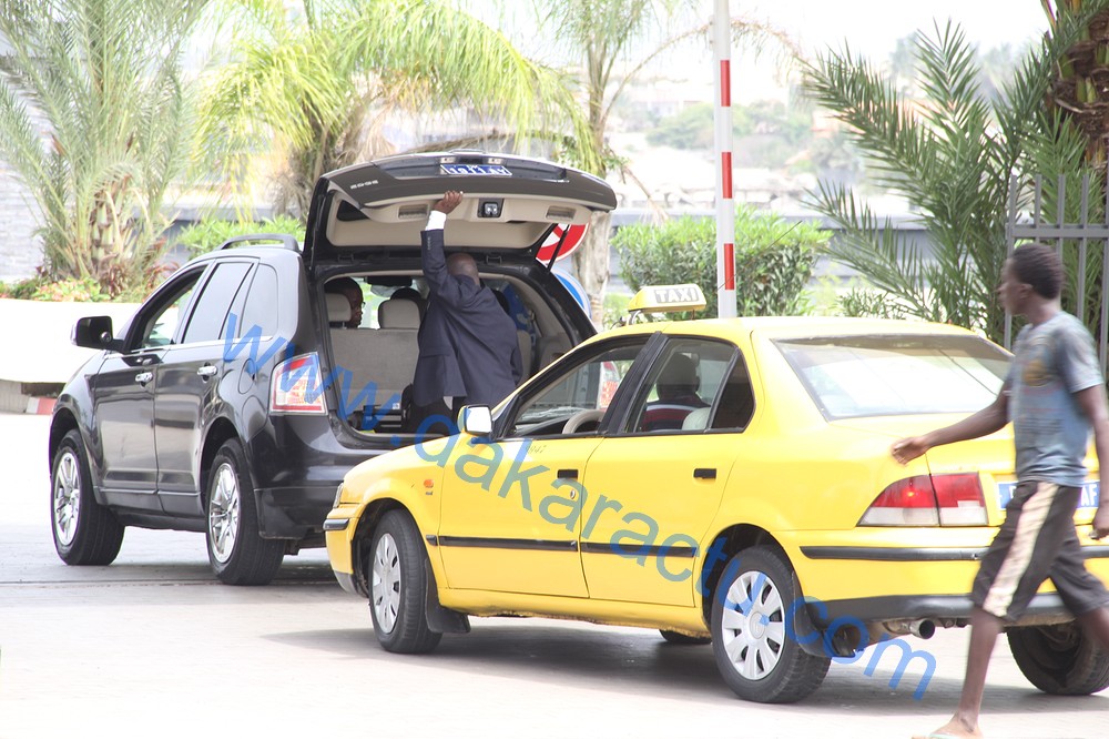 Lendemain d’alerte à la bombe au Radisson : contrôle strict à la porte, la presse indésirable