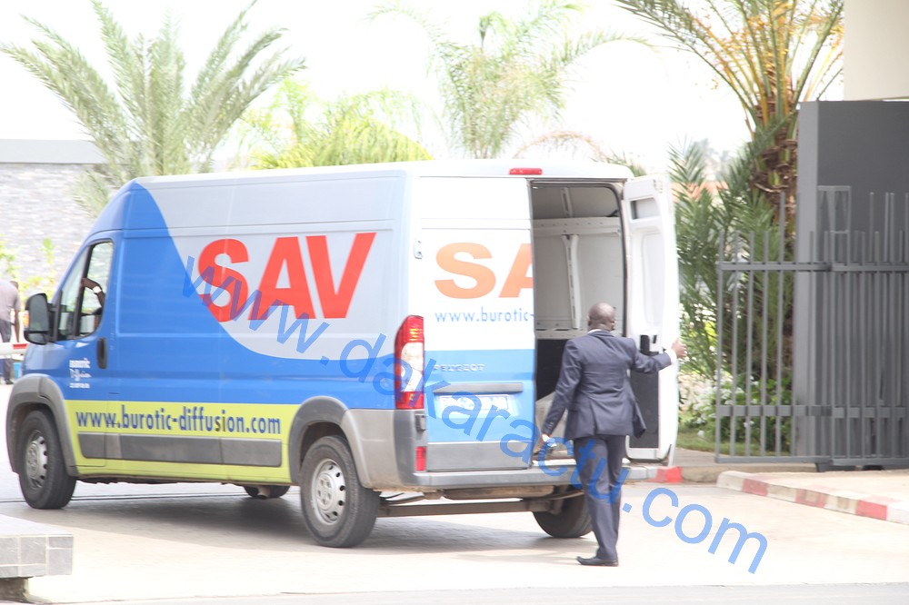 Lendemain d’alerte à la bombe au Radisson : contrôle strict à la porte, la presse indésirable