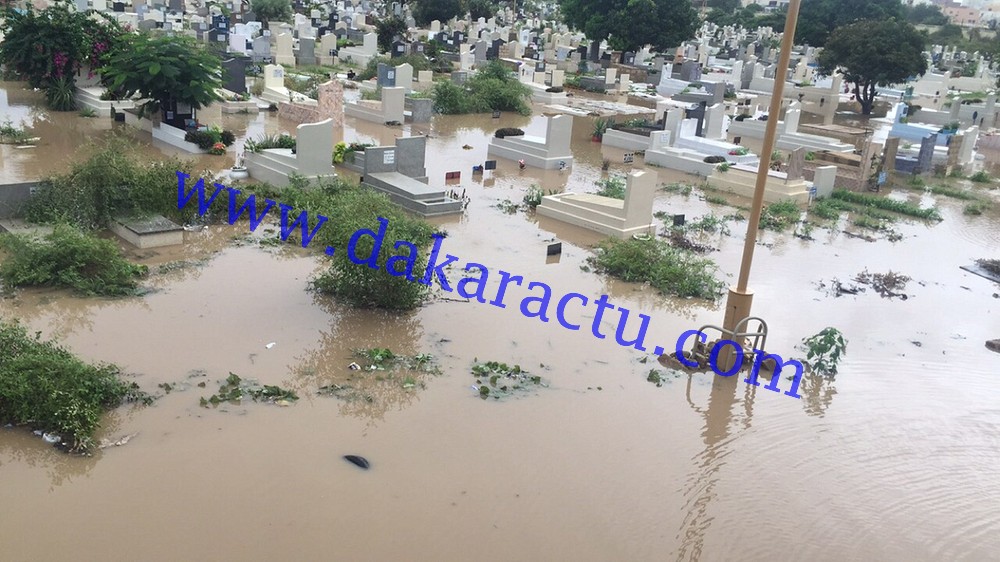 Pluies diluviennes sur Dakar : Le mur du Cimetière Saint-Lazarre emporté par les eaux (IMAGES) 