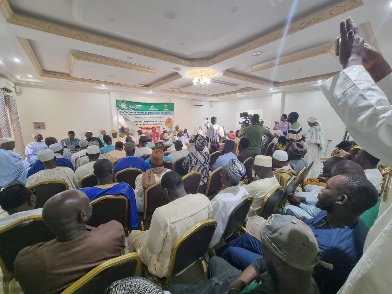 Thiès/ Remise de distinction honorifique: Cheikh Ahmed Saloum reçoit la Médaille Universelle de la Paix et des Droits de l'Homme