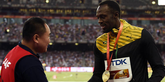 Athlétisme : Le cameraman qui a fait chuter Usain Bolt s'est fait pardonner ! 