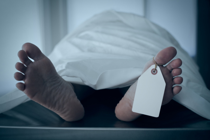 Une personne retrouvée morte devant les grilles de la RTS